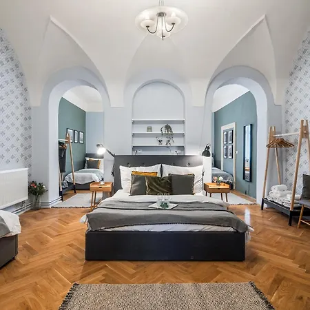 Charles Bridge Historical Apts By Michal&friends Apartment *