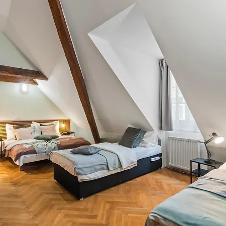 Charles Bridge Historical Apts By Michal&friends Lägenhet