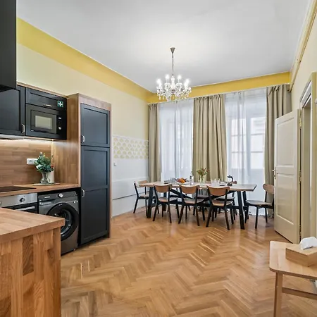 Charles Bridge Historical Apts By Michal&friends Apartment *