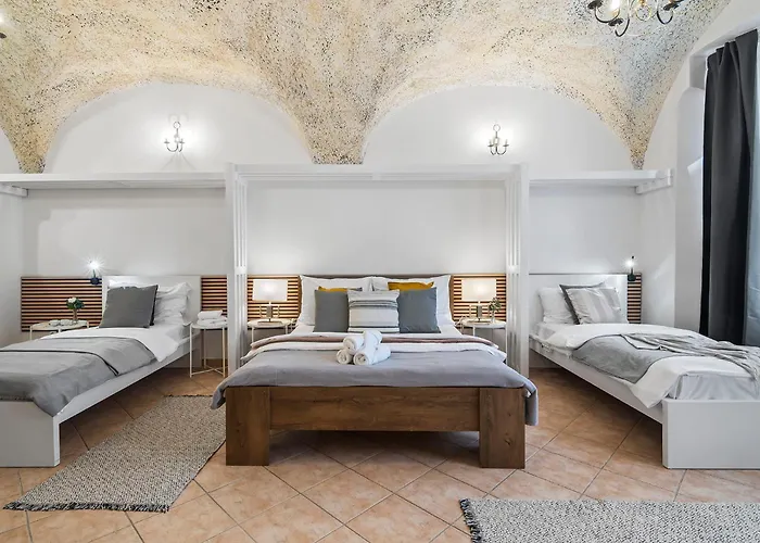 Charles Bridge Historical Apts By Michal&friends * Praha