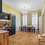 Charles Bridge Historical Apts By Michal&friends Appartamento *