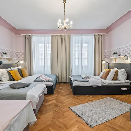 Charles Bridge Historical Apts By Michal&friends Prága